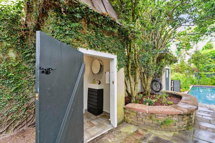 Serene Cottage With Beautiful Garden And Heated Pool Charleston Eksteriør billede