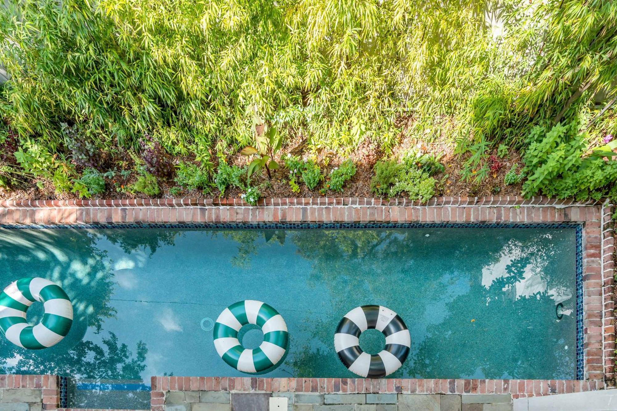 Serene Cottage With Beautiful Garden And Heated Pool Charleston Eksteriør billede